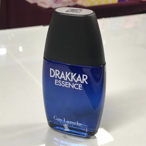 Drakkar Essence by Guy Laroche for Men 1.0 fl.oz / 30 ml Eau De Toilette Spray, unbox