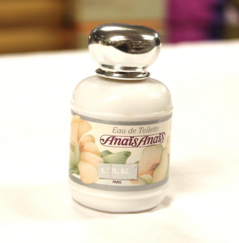 Vintage, Anais Anais by Cacharel Women 1.7 fl.oz/ 50 ml eau de toilette splash, no box
